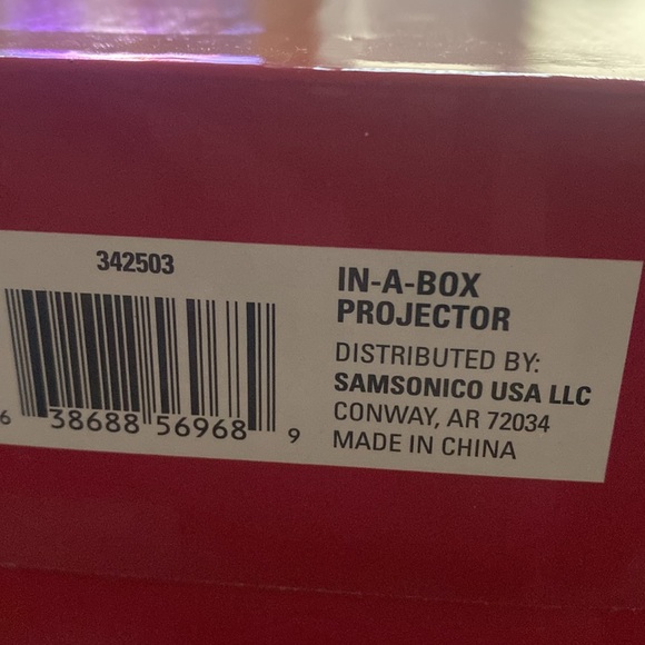 Turn your cell phone into a movie screen - Picture 4 of 4